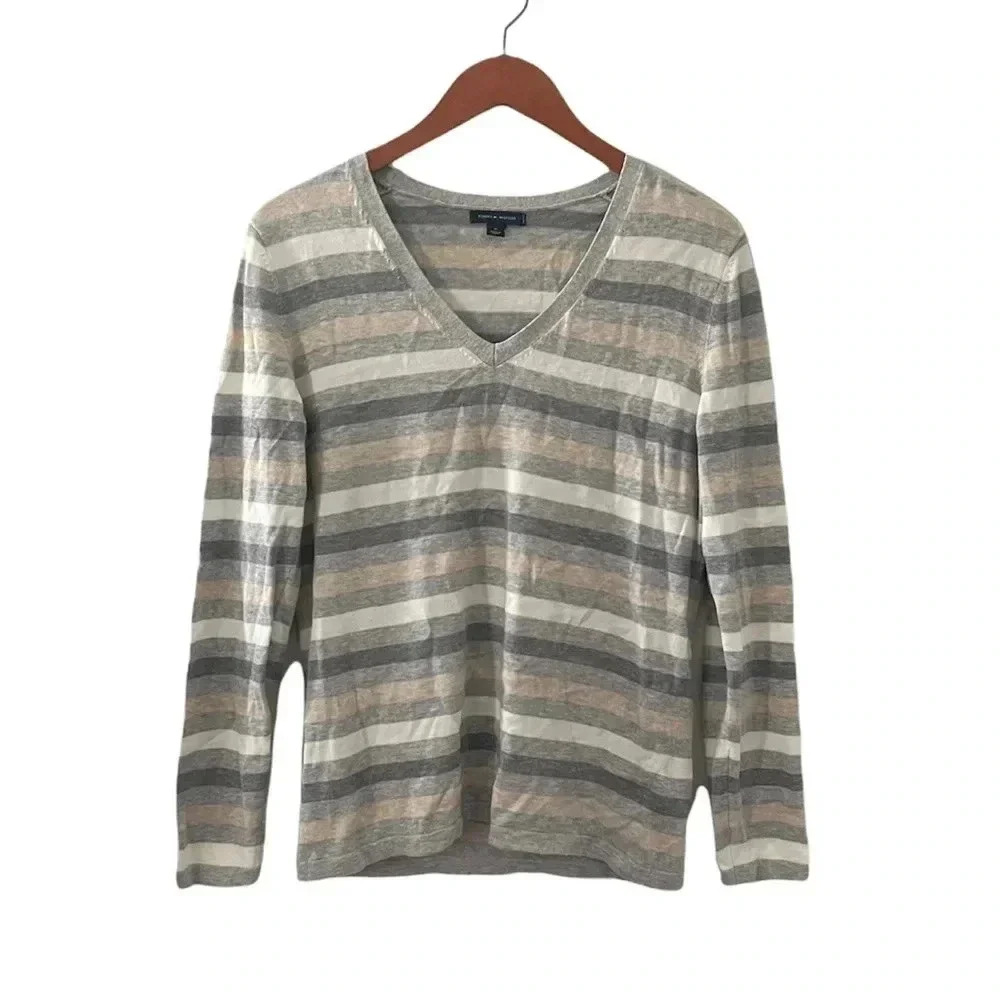 💖HOST PICK💖 Tommy Hilfiger v-neck striped sweater